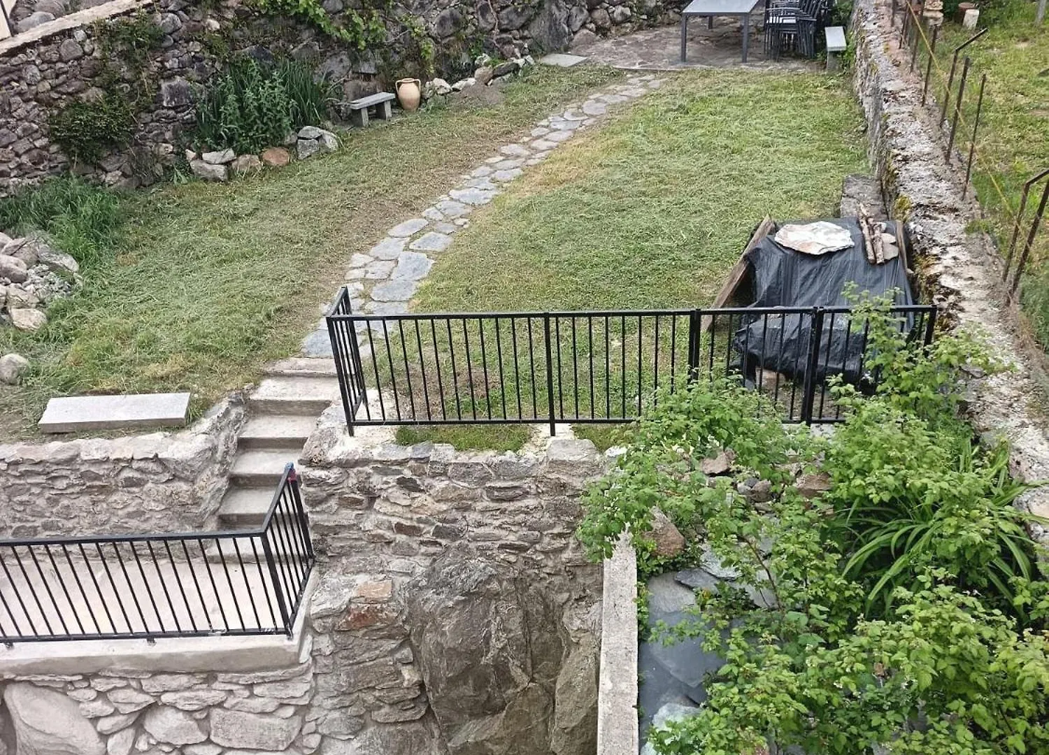Grand Gite Au Coeur D'Un Charmant Village Miglos フランス